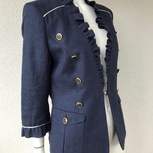 Vintage linnejacka med volanger för kvinnor Blå volangkavaj i linne med volanger Kavaj i 100 % naturlig linne Elegant ytterkläder för kvinnor Marin stil S/M
