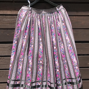 Vintage Original Alpen Trachten Gray Pink Striped Floral Dirndl Skirt Cotton Cottagecore Mid Austrian German Folk Skirt Boho Skirt Large