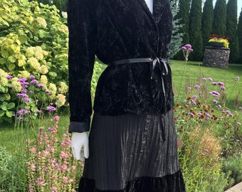 Vintage 1980s Grey Wolf Plush  2 Piece  Suit Black Plush Suit Two Piece Set Wrinkled Materials Skirt Retro 2 Piece Suit Skirt and Jacket M