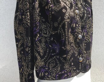 Blazer Sperla vintage anni '80, nero con stampa floreale e dettagli oro e viola, giacca Paris Couture con maniche a sbuffo e taglio corto, taglia XL/XXL.
