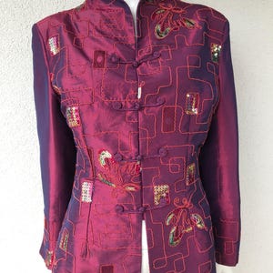 Vintage 90s Shiny Burgundy Brocade Oriental Embroidered Blazer Fitted Padded Jacket Asian Chine Style Blazer Frog Closure Cheongsam Medium