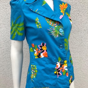 Vintage 80s Bright Color Shirt Fruit Flowers Print Top Women&#39;s Summer Blue Short Sleeve Blouse Button Up Colorful Fitted Women&#39;s Shirt Small