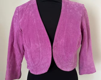 Chaqueta corta de ante para mujer estilo vintage de los 90, color lila, con frente abierto. Chaqueta corta de ante minimalista estilo bolero. Talla grande.