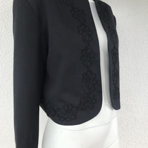 Vintage 90s Short Black Embroidered Jacket Black Women&#39;s Jacket Padded Shoulder Collarless Cropped Blazer Formal Elegant Open Front Medium