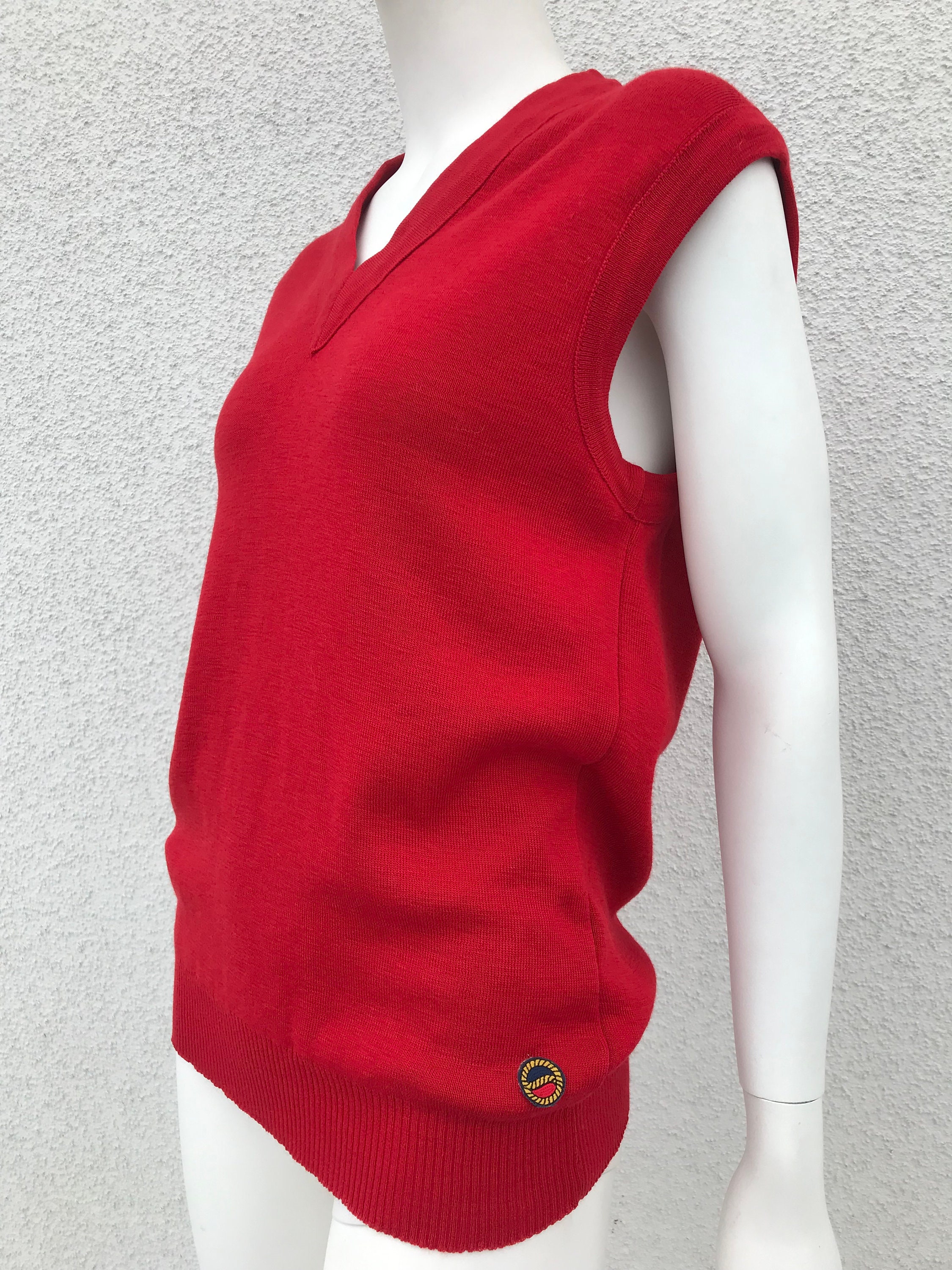 Busnel Vintage Red Vest Retro Wool Casual Vest V Neck Wool Vest Gilet Top 1990s Red Knit Sweater Vest Fall Winter Women/men Outfit Size S-M - Etsy Busnel Vintage Red Vest Retro Wool Casual Vest V Neck Wool Vest Gilet Top 1990s Red Knit Sweater Vest Fall Winter Women/men Outfit Size S-M - Etsy