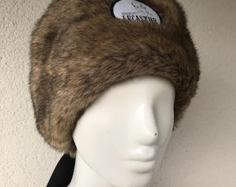 Vintage Richard dit Le Castor Faux Fur Winter Hat with Fauh Leather Tail Mongolian Style Hat Authentic Wolf Fur Pattern Winter Gift