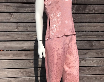 Vintage tweedelige set blouse en broek in Chinese stijl met hoge kraag roze blouse met knopen en kikkersluiting, shirt en broek met korte mouwen, XS/S