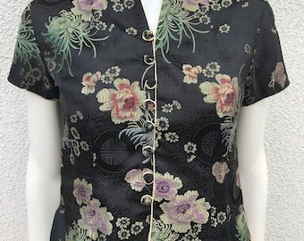 Blusa vintage de satén negro estilo chino de los años 90 con estampado floral brillante, cuello mandarín, manga corta, botones, estilo asiático, tallas XS/S