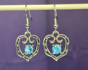 Silber Herz Charm mit blauem Strass Center Ohrring - Fischhaken
