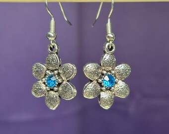 Silber Blume mit blauem Strass Center Ohrring - Fischhaken