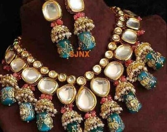 Stunning kundan necklace set made with 4 different shaped kundan with back meenakari. Finishing this kundan necklace set with hand painted