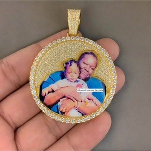 Colgante de memoria de círculo 3D, colgante de imagen Moissanite Dimond, carta trasera sólida, colgante helado, plata 925, acabado en oro de 14 k, regalo para él