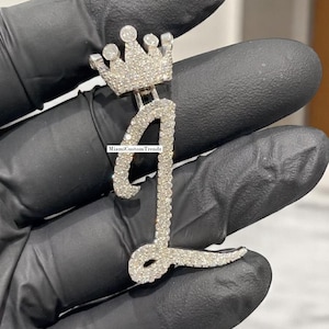 Colgante con la letra inicial L de moissanita auténtica, colgante con la palabra "corona", fuente personalizada, plata de ley 925, acabado en oro blanco de 14 k, regalo de cumpleaños para alguien especial.