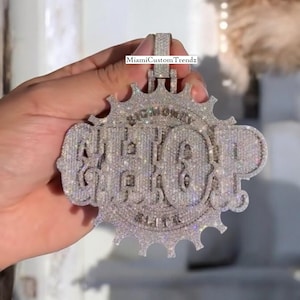 Colgante con logotipo helado para hombre, colgante con letra de moissanita real, colgante con nombre de hip hop, regalo de cumpleaños para él, acabado en oro blanco de 14 k, plata 925