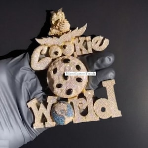 Colgante Iced Out Letter Men, colgante Moissanite World Design, colgante de personaje, colgante de hip hop 3D, plata 925, acabado en oro de 14 k, regalarle