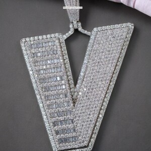 Colgante de letra baguette inicial para hombre, colgante de una sola letra de diamante moissanita, letra personalizada, acabado en oro blanco de 14 qt, plata 925, regalarle