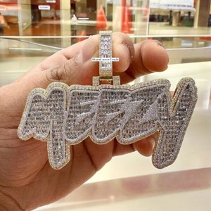 Colgante de nombre de doble capa, colgante de letra baguette moissanita, colgante de hip hop, diseño personalizado, acabado en oro de 14k, plata 925, regalo de cumpleaños
