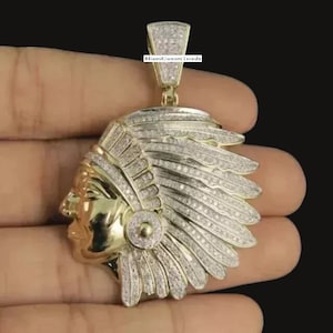 Colgante de personaje para hombre, colgante de diamantes moissanita, colgante de cara sólida, acabado en oro amarillo de 14 k, plata 925, regalo para él,