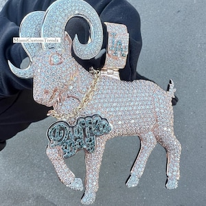 Colgante de cabra helado, colgante de cabra de diamantes moissanita, diseño 3D de hip hop, colgante de hombres raperos, acabado en oro rosa de 14 k, regalo de cumpleaños para él