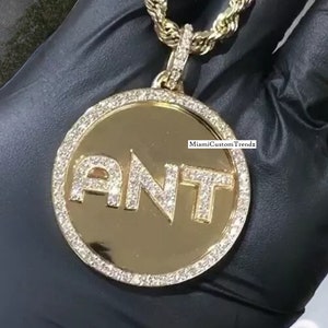 Colgante de círculo de plata de ley sólida 925, colgante de letra de diamante moissanita, círculo personalizado, acabado en oro amarillo de 14k, regalo de cumpleaños, autoregalo