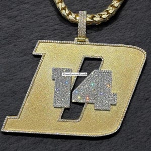Colgante con letra inicial D sólida y número esmaltado, colgante de diamante moissanita VVS, colgante estilo hip hop, plata 925, acabado en oro amarillo de 14 k.