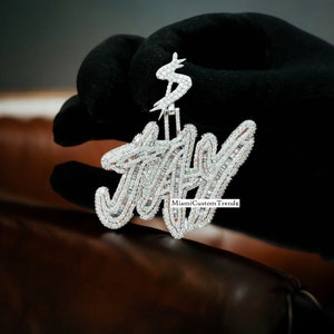 Colgante de letra baguette, colgante de 3 letras de diamante moissanita, fuente personalizada, colgante de hombre hip hop, acabado en oro blanco de 14 k, positivo en el probador