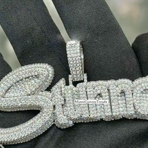 Colgante con nombre para hombre, colgante con letra de doble capa de diamante y moissanita, colgante con efecto helado, colgante de estilo hip hop, regalo para él, acabado en oro blanco de 14 k