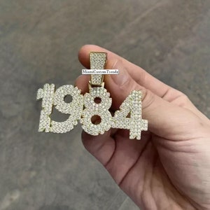 Colgante de número favorito personalizado, año de diamante moissanita, fecha de nacimiento, número de nacimiento inicial, plata 925, acabado en oro de 14 k, regalo de cumpleaños