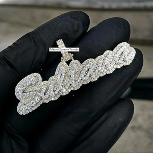 Colgante de nombre de dos capas, colgante de letra de fuente cursiva moissanita, colgante de hip hop, encanto personalizado, oro blanco de 14 k FN, plata 925, regalo de cumpleaños
