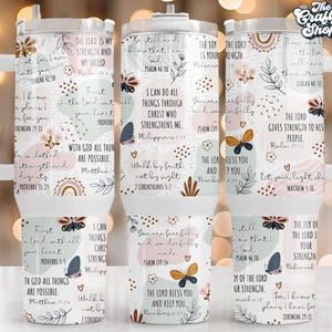 Pode incluir: Caneca térmica branca com alça, com desenhos florais e de borboletas, e texto inspirador. A caneca tem capacidade aproximada de 887 ml.