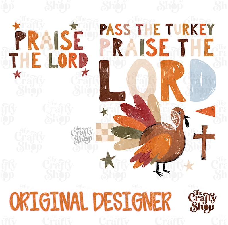 Peut inclure: Un design graphique avec le texte PRAISE THE LORD et PASS THE TURKEY. L'illustration comprend une dinde brune aux plumes color&eacute;es, une croix brune et de petites &eacute;toiles dans des tons orange, brun et bleu sourd sur un fond blanc.