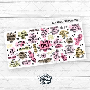 Puede incluir: Una envoltura para lata de vidrio de 473 ml con dise&ntilde;os florales rosas y amarillos y citas motivacionales. Las citas incluyen "&iexcl;Estoy haciendo un trabajo incre&iacute;ble!" y "Afirmaciones diarias para mam&aacute;".