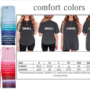 K&ouml;nnte beinhalten: Eine Tabelle mit den Gr&ouml;&szlig;en- und Breitenma&szlig;en eines T-Shirts in Zoll. Die Tabelle zeigt die Ma&szlig;e f&uuml;r die Gr&ouml;&szlig;en Small, Medium, Large, Extra Large, 2XL, 3XL und 4XL. Die Tabelle enth&auml;lt auch einen Hinweis, dass das Model 5'4" gro&szlig; ist und eine Gr&ouml;&szlig;e Small f&uuml;r einen figurbetonten Look und eine Gr&ouml;&szlig;e Large f&uuml;r einen Oversize-Look tr&auml;gt.