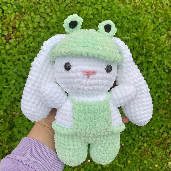 Peluche lapin tenue grenouille crochet, lapin crochet, peluche lapin crochet, peluche crochet lapin, peluche lapin, crochet noel