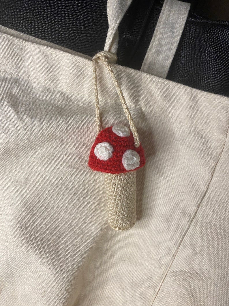 Etui à baume à lèvres champignon crochet, étui crochet, étui baume à lèvres, étui briquet, étui rouge à lèvres, porte briquet, accessoire image 1