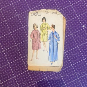 Original Vintage Sewing Pattern Style 1539 1960s  Bust 38 Nightdress House Coat Dressing Gown Complete Factory Fold