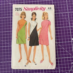 Vintage 1967 Colour block mini Dress Sewing Pattern Simplicity 7075 Bust 34 1960s Complete