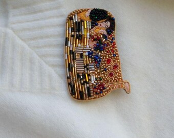 Embroidery brooch "The kiss". Gustav Klimt. Brooch baroque jewelry. Bead custom pin personalized. Handmade embroidered lapel pin.