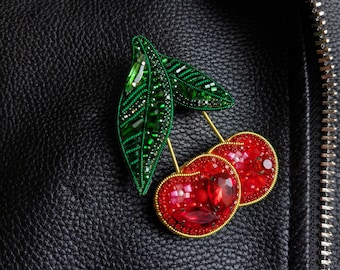 takanadaisuke Red cherry brooch