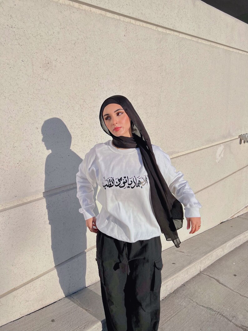 Eco-Friendly Antique Rose Arabic Calligraphy Crewneck Pullover Sweatshirt - Sufi