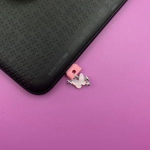 butterfly kindle dust plug charm, usb-c dust plug, ereader accessories, kindle charm, kobo charm, pink charm, usb-c port plug