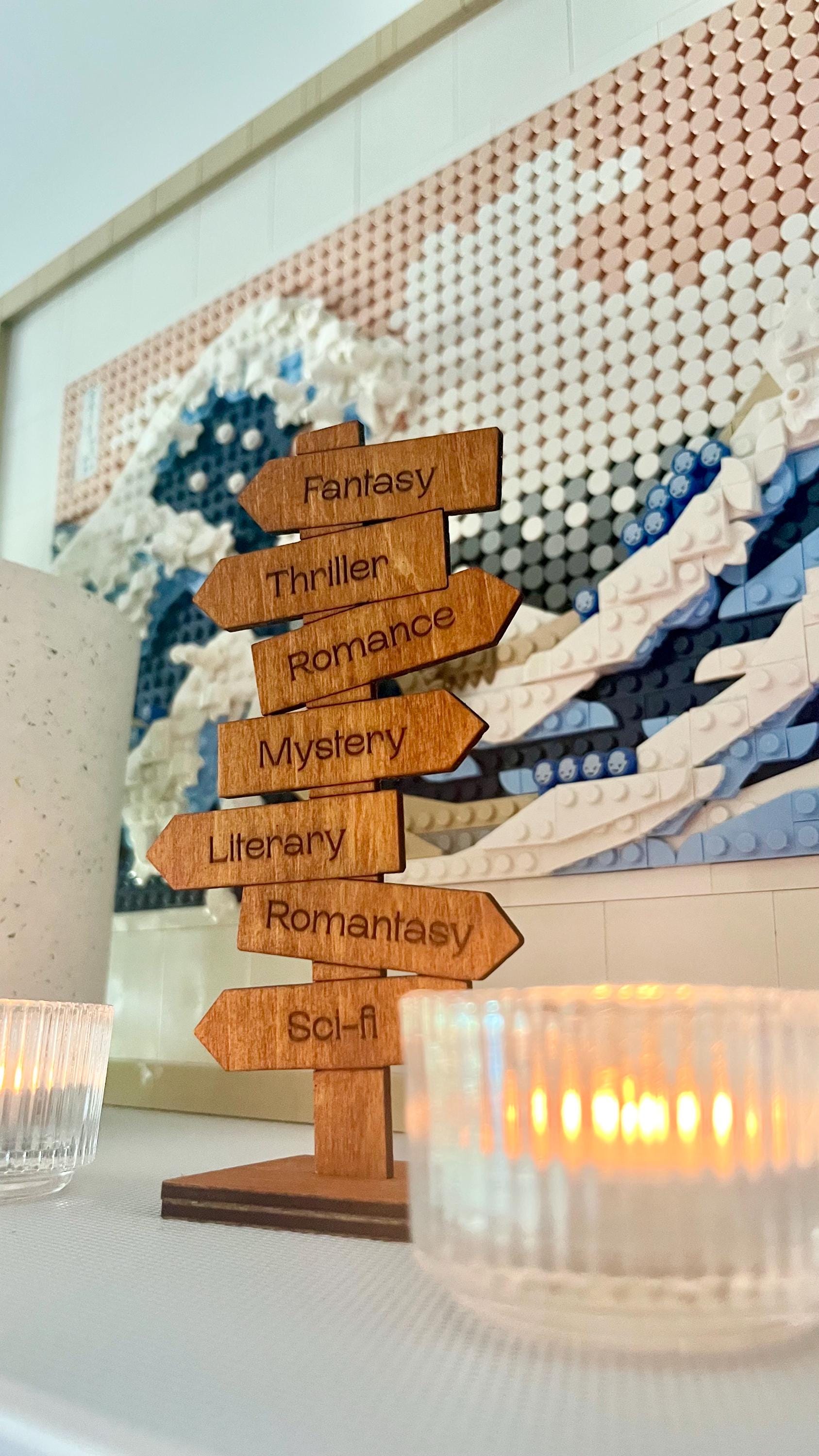 Soporte de madera para libros de género: fantasía, suspenso, romance, misterio, literatura, ciencia ficción, romance / artículos de libros, grabados con láser