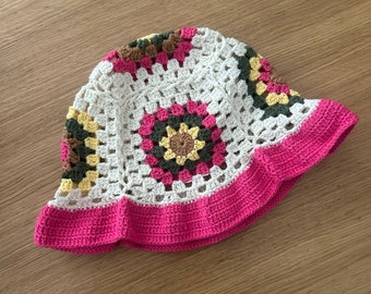 Sombrero de pescador cuadrado estilo abuela a crochet, sombrero boho tejido a mano