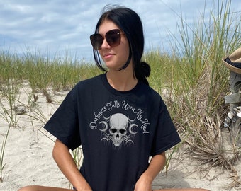 Duisternis valt op mijn gedachten Unisex Heavy Cotton Tee - Emo shirt - Goth shirt - Emo t-shirt - Goth t-shirt - Emo tee t shirt - Gothic t shirt