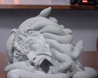 Tour à dés Gorgone Méduse imprimée en 3D | Lanceur de dés pour JDR Mythologie grecque | Cadeau pour Maître du Donjon D&D | Accessoire de jeu de plateau | Fantastique
