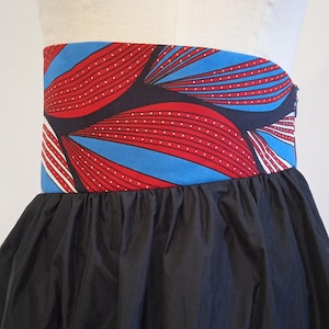Skirt in light taffeta. Wide belt in cotton wax.