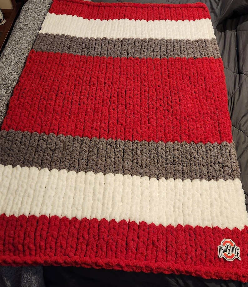 Custom team chunky knit throw blanket - handmade - Ohio State image 7