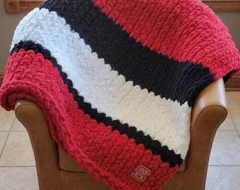 Custom team chunky knit throw blanket - handmade - North Carolina State