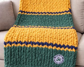 Custom team chunky knit throw blanket - handmade - University of Notre Dame