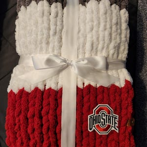Custom team chunky knit throw blanket - handmade - Ohio State image 8